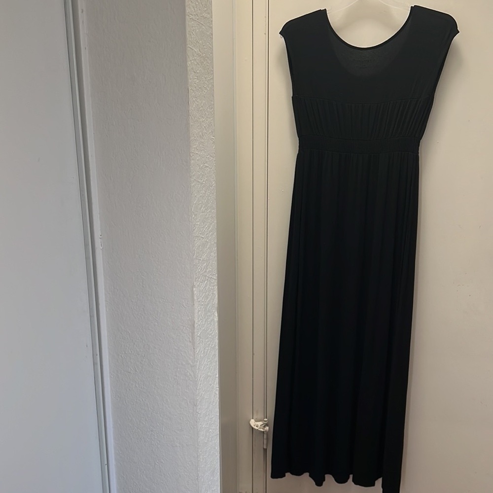 Liz Lange Maternity Dress.       #1318